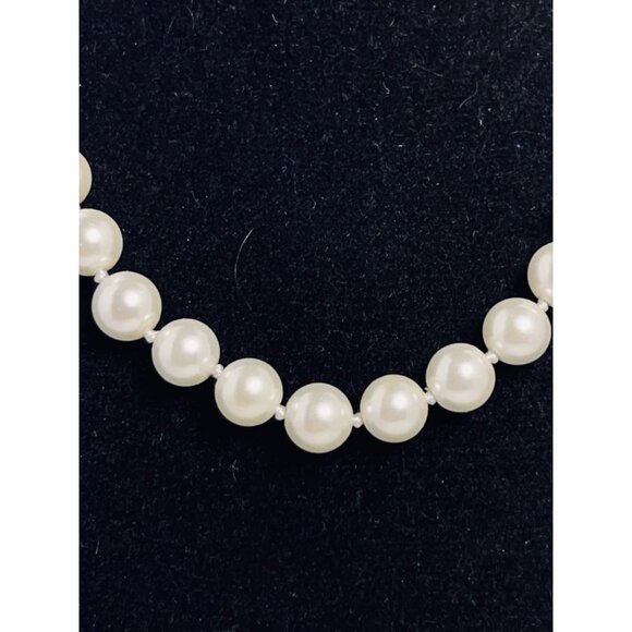 Vintage Single Strand White Faux Pearl Necklace (5383) - Picture 3 of 6